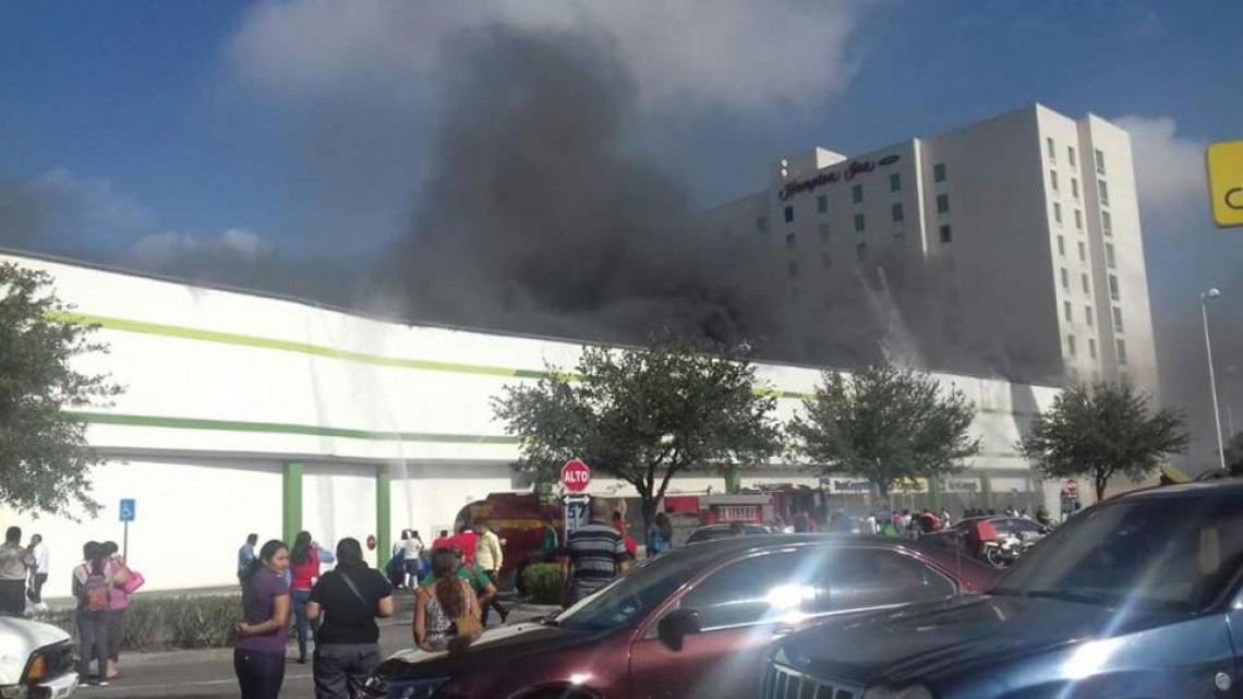 Se registra incendio en Coppel y Famsa Periférico