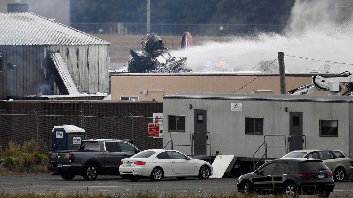 Avión de la Segunda Guerra Mundial se estrella en aeropuerto de Connecticut