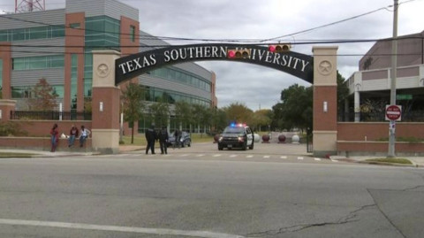 Evacuan universidad de Houston por amenaza de bomba