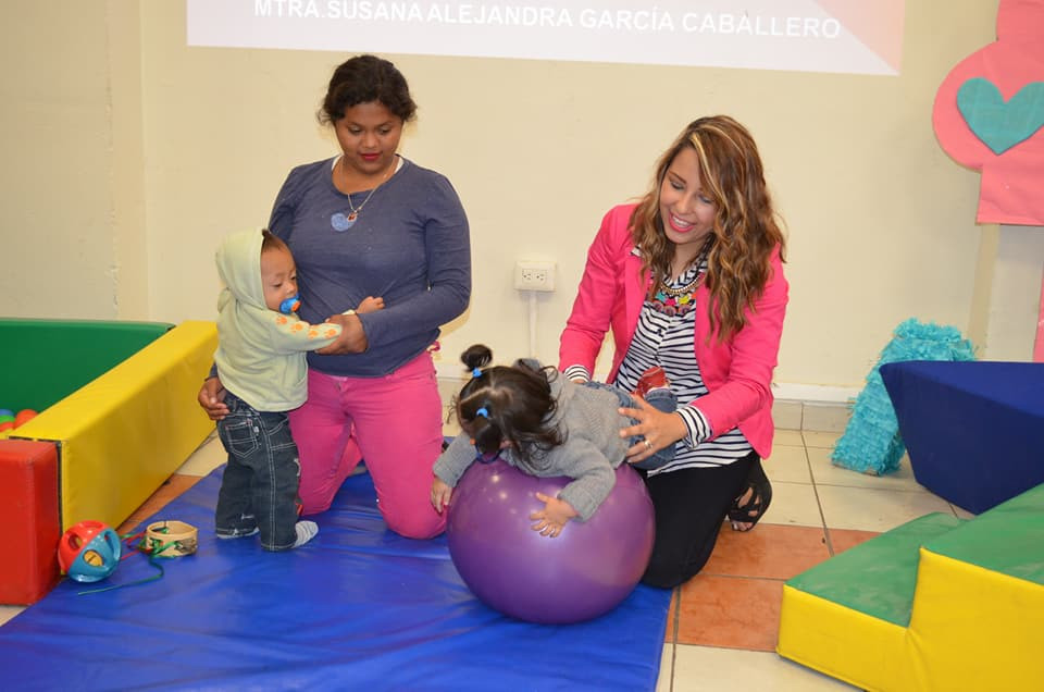 Jóvenes del programa AMA participan en taller