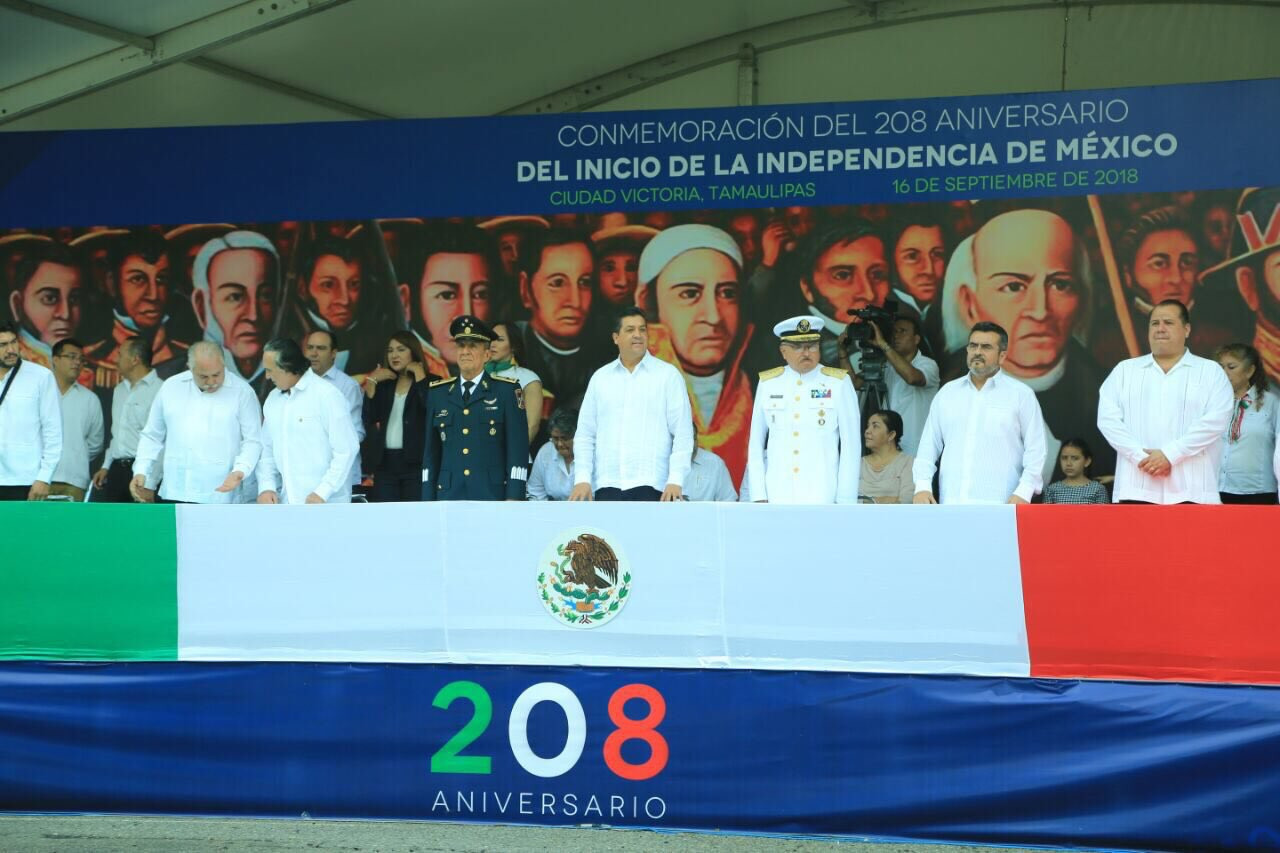 Encabeza gobernador desfile del inicio de la independencia de México