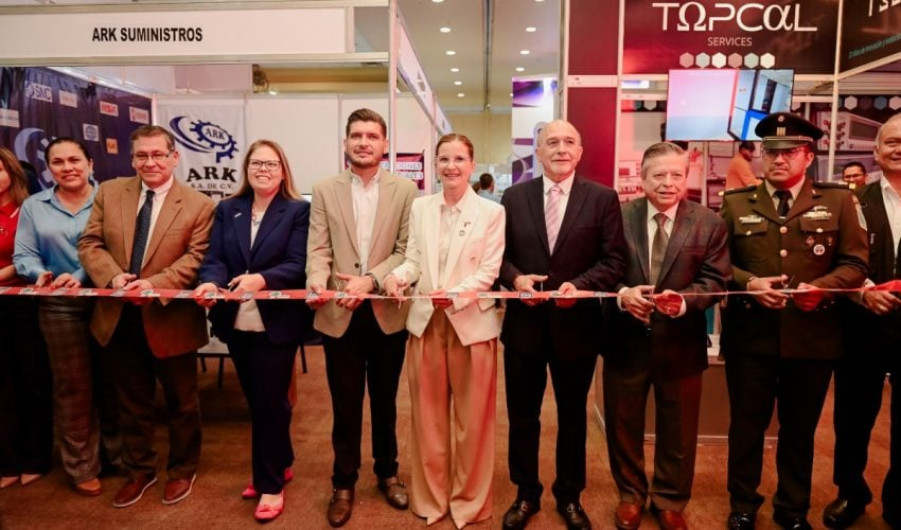 Encabeza Ninfa Cantú Deándar inauguración de la Expo Proveedor Industrial Matamoros 2025