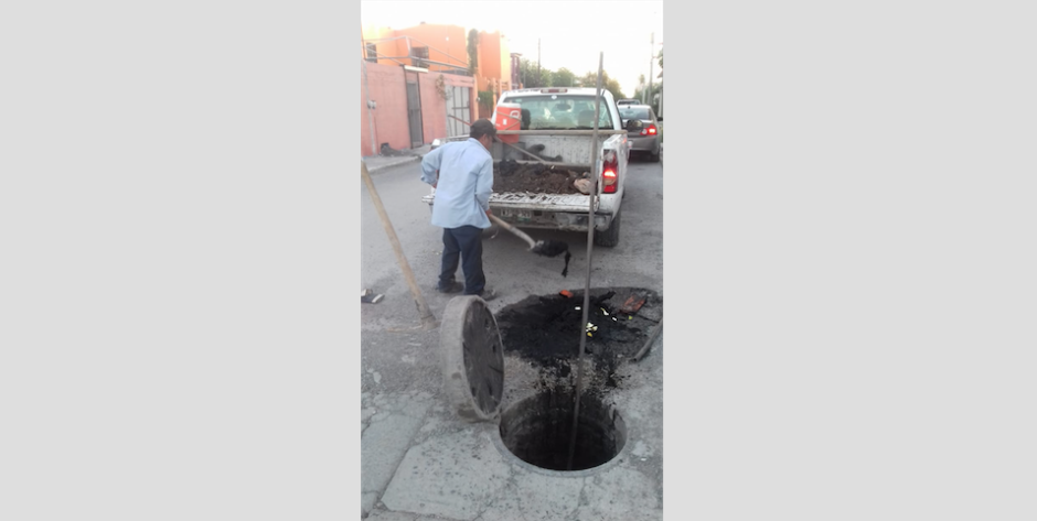 COMAPA limpia drenaje en la 5 de Diciembre