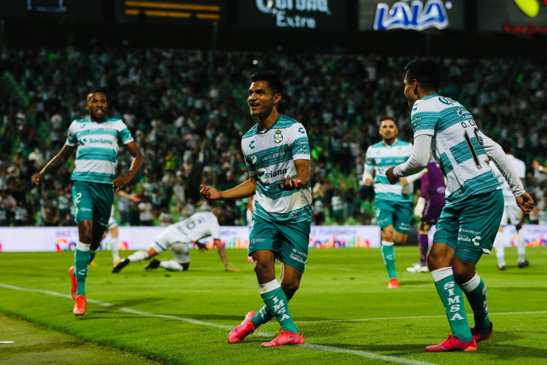 Santos pega primero y está a 90 minutos de la Gran Final