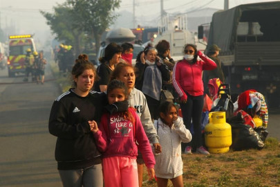 Incendio forestal en Chile deja 400 damnificados, 20 heridos y 100 viviendas destruidas
