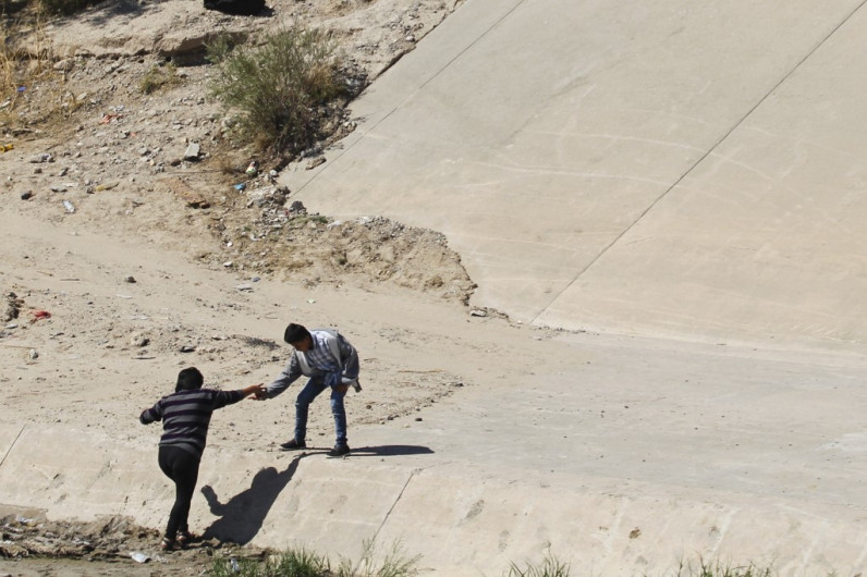Detenciones en la frontera continúan disminuyendo