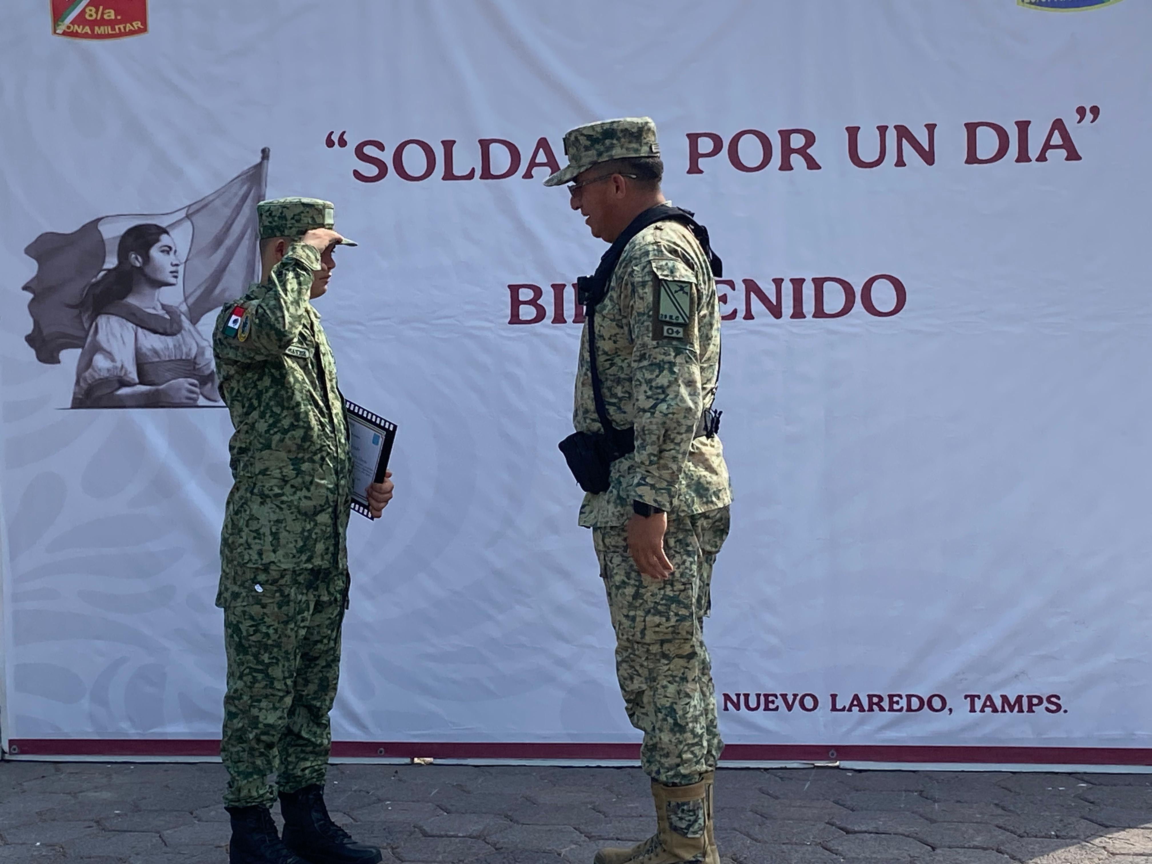 Es Gustavo soldado por un día 