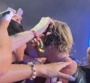 Ross Lynch besa a fan argentina en concierto