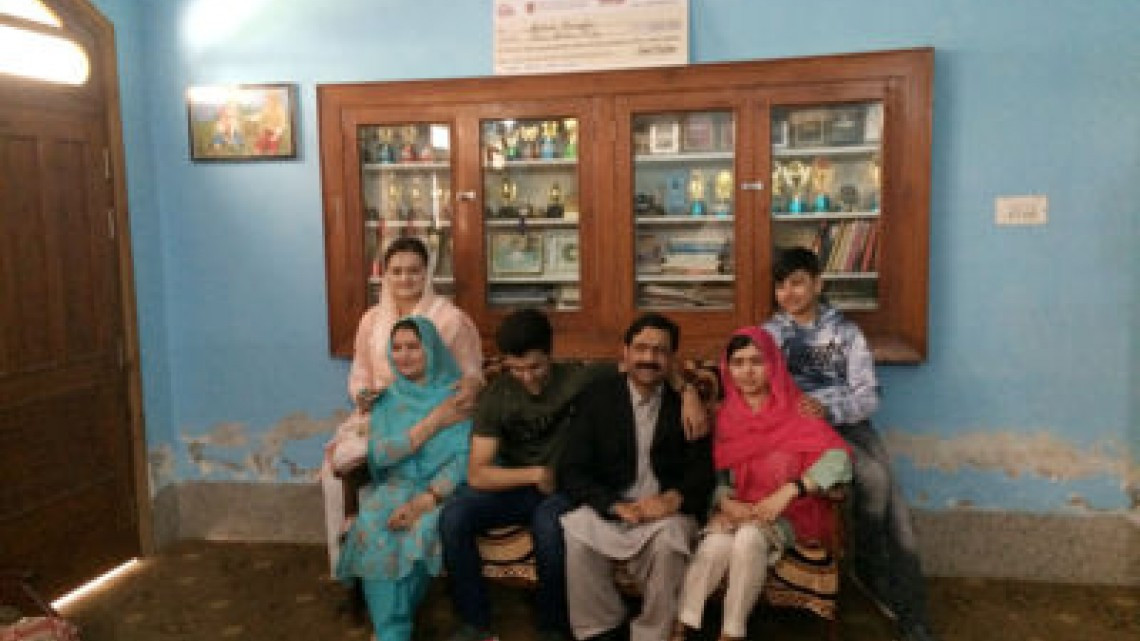 Malala pone fin a visita a Pakistán