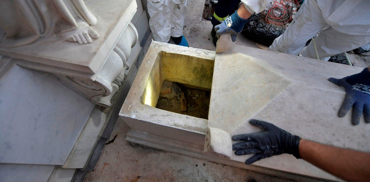 Buscaban a una niña y descubren en el Vaticano ¡tumbas vacías!