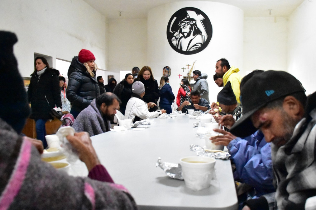 Entrega DIF Reynosa Cobijo y alimentos en albergues 