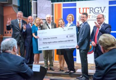 Escuela de Medicina UTRGV recibe donación por 38 mdd
