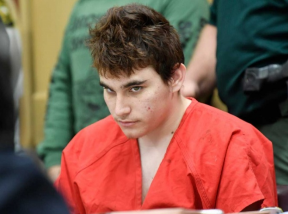 “Voces malvadas” incitaron a asesino de Parkland a masacre