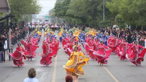 En Victoria se desarrolla el desfile del 20 de noviembre sin novedad