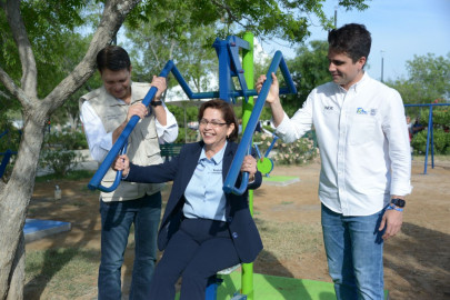 Entregan equipo deportivo en la frontera chica
