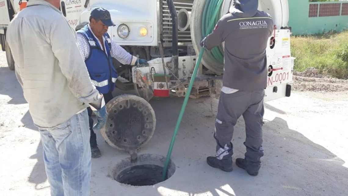 Comapa trabaja con equipo vactor