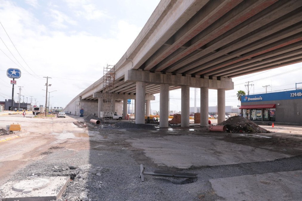 Avanza construcción del puente vehicular por calzada de los Héroes y Eva Samano