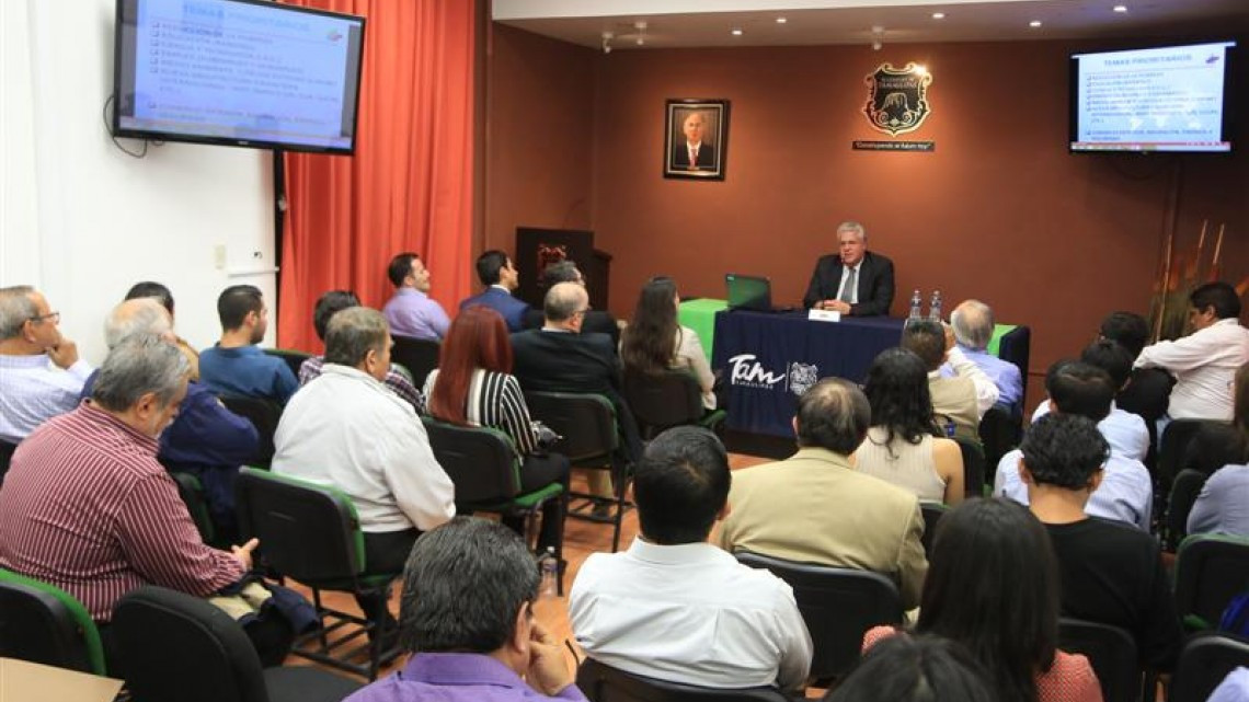 Embajador de Ecuador imparte conferencia en Colegio de Tamaulipas