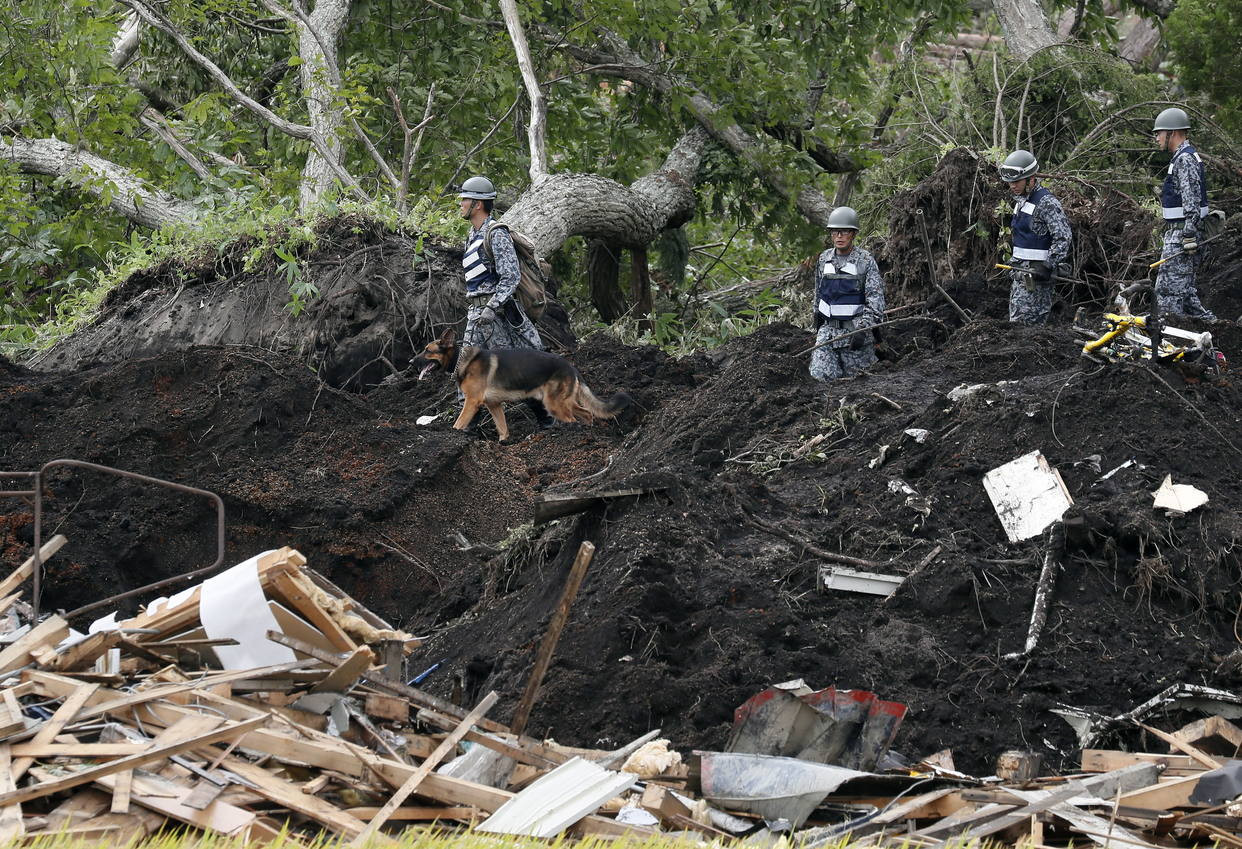Aumenta a 39 muertos tras sismo de magnitud 6.7 en Japón