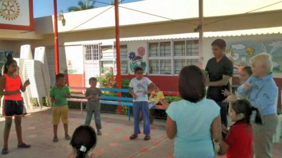 Ofrecen talleres de entretenimiento y formación artística para jóvenes y niños