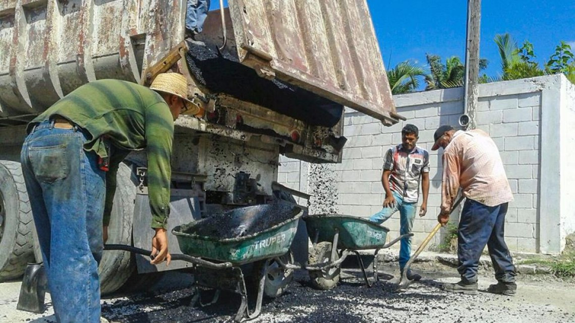 Trabajan en programa emergente de bacheo en Empalme