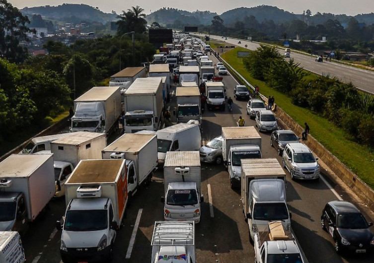 Pérdidas de agricultores por huelga en Brasil llega a mil 800 mdd
