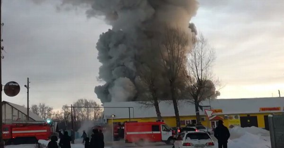 Al menos 10 muertos tras incendio en fábrica de calzado de Siberia