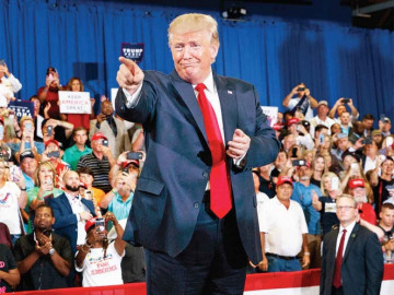 No dejaré que les quiten su acceso a la salud para dárselo a inmigrantes: Trump