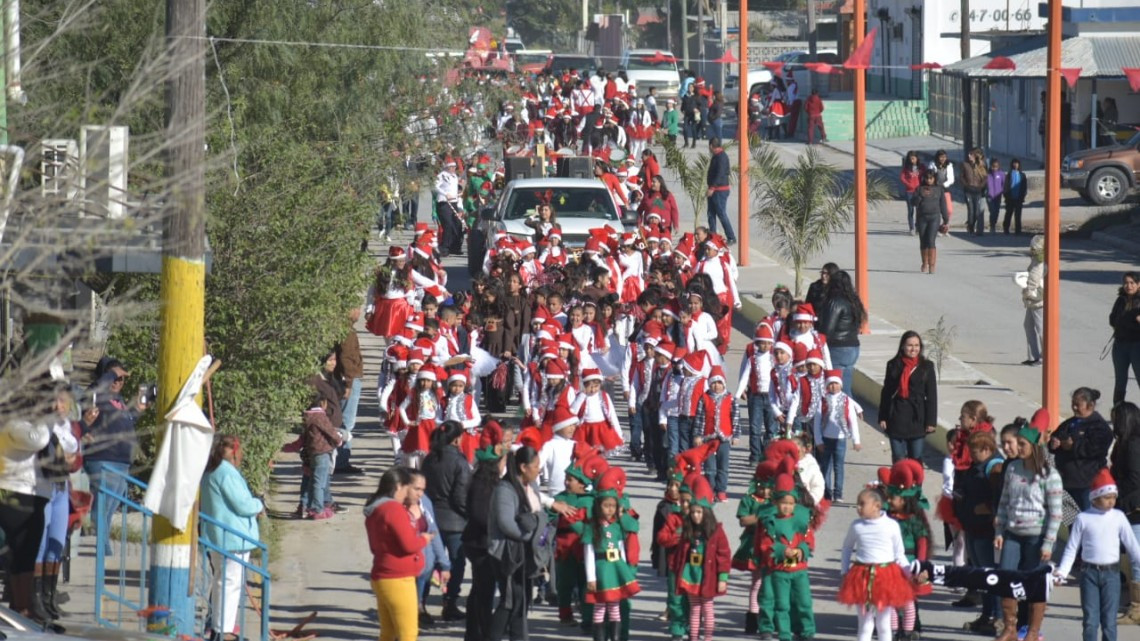 Exitoso Desfile Navideño en Santa Apolonia