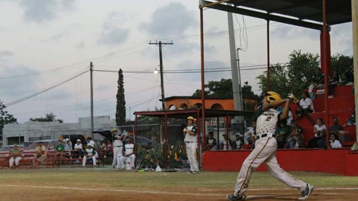 Juegan final de Torneo Distrital de Béisbol