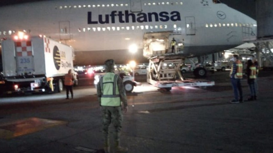 Llegan 7 mil dosis de la vacuna de CanSino para aplicarse de inmediato: Ebrard