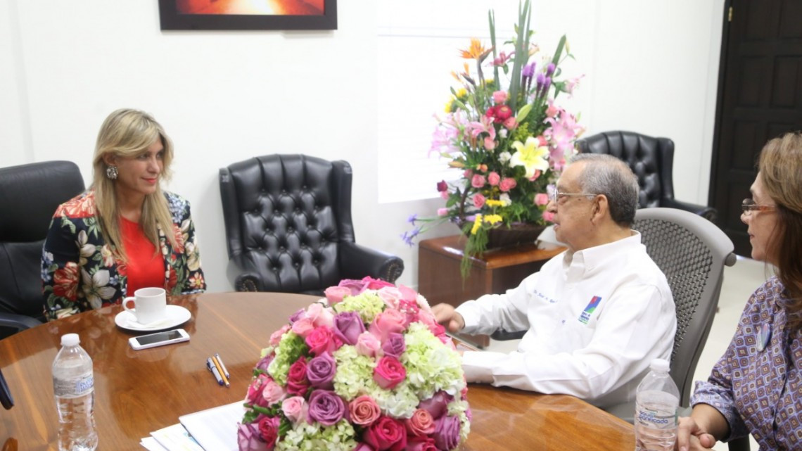 Recibe Maki Ortiz invitación al Hambretón 2018