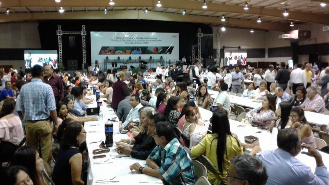 Ayuntamiento celebra a maestros de Matamoros 