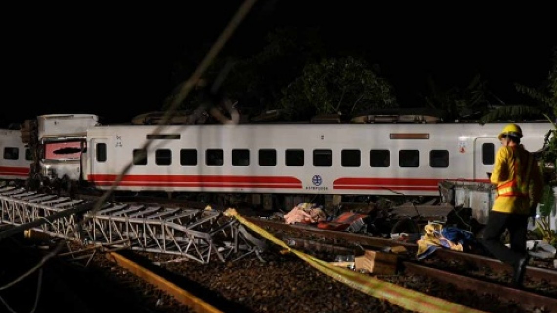 22 muertos por accidente de tren en Taiwán
