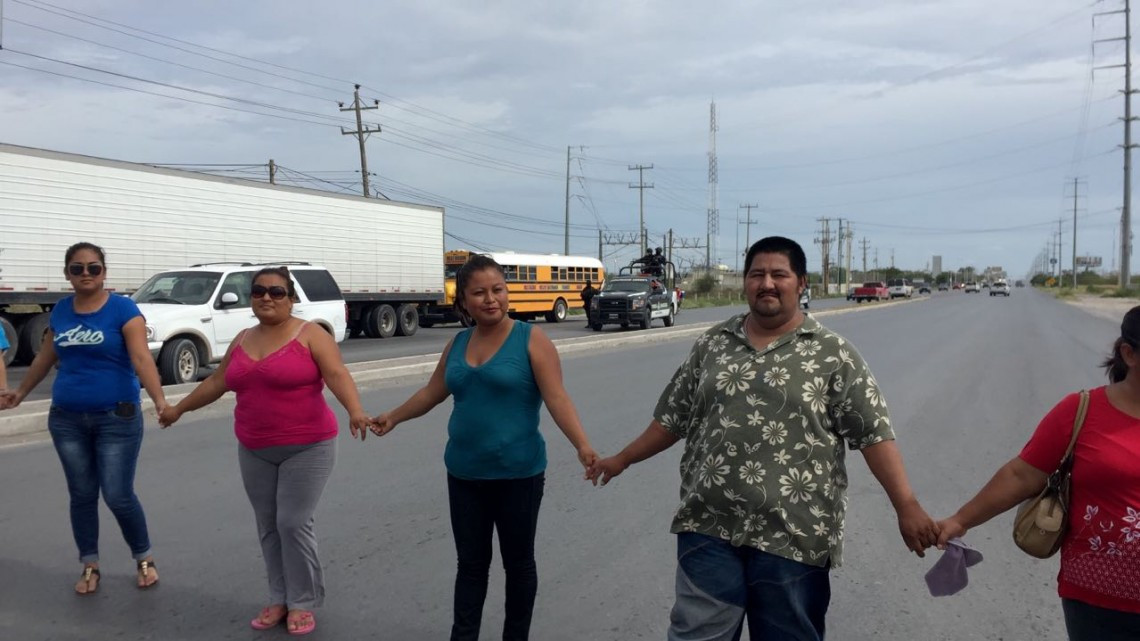 Vecinos de Los Almendros protestan por la falta de agua