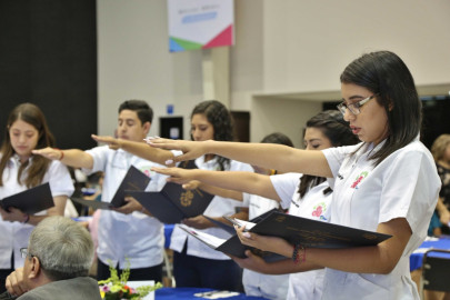 Entrega DIF nueva generación de Licenciados en Terapia Física