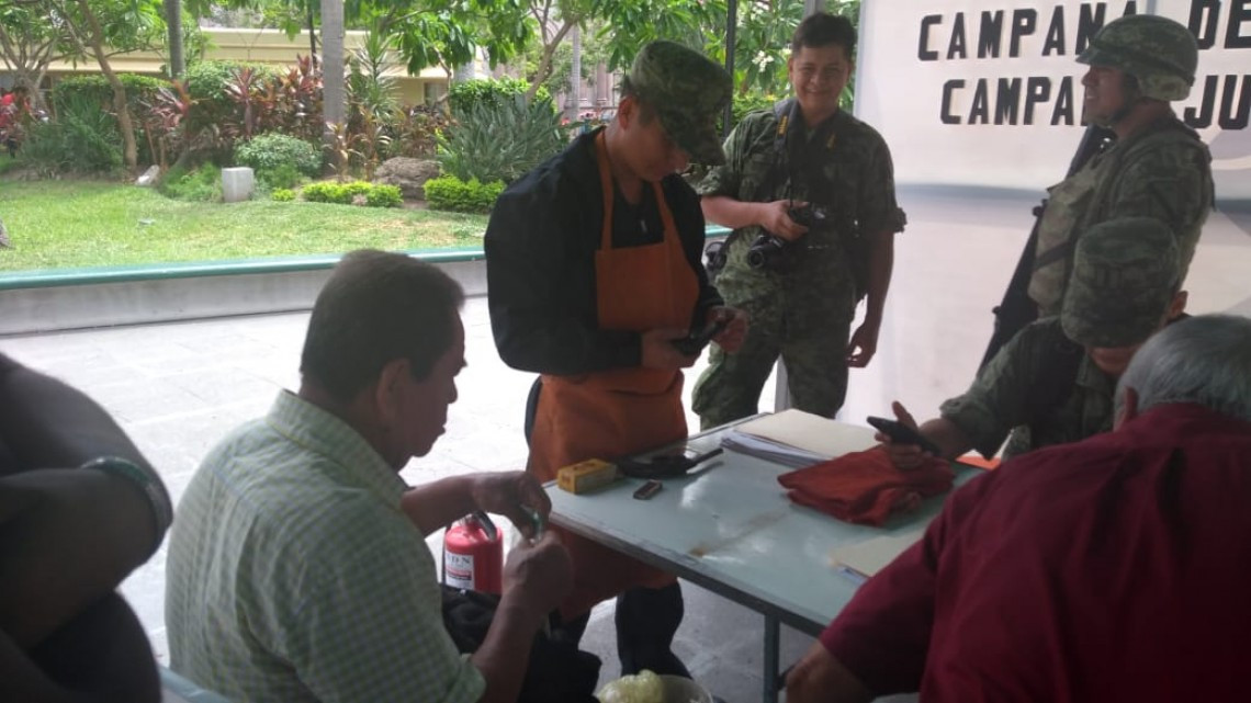 Intercambian hasta granadas de fragmentación por dinero en efectivo 