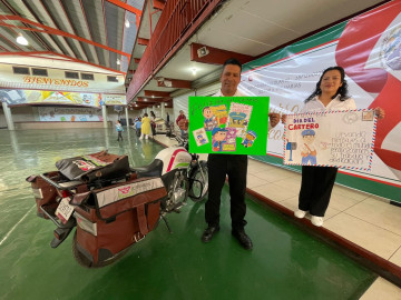 Carteros celebran su día en medio de protesta por mejor salario