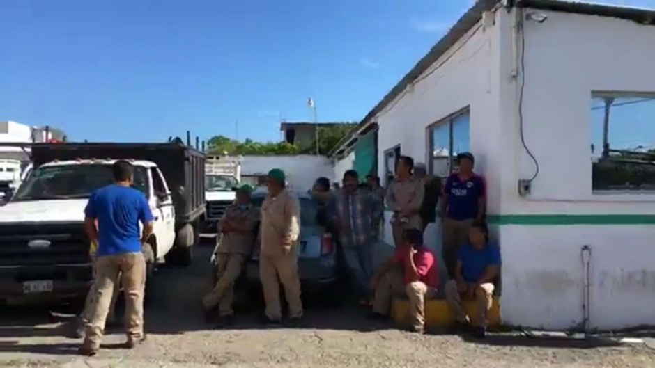 Ahora son empleados de COMAPA los que protestan