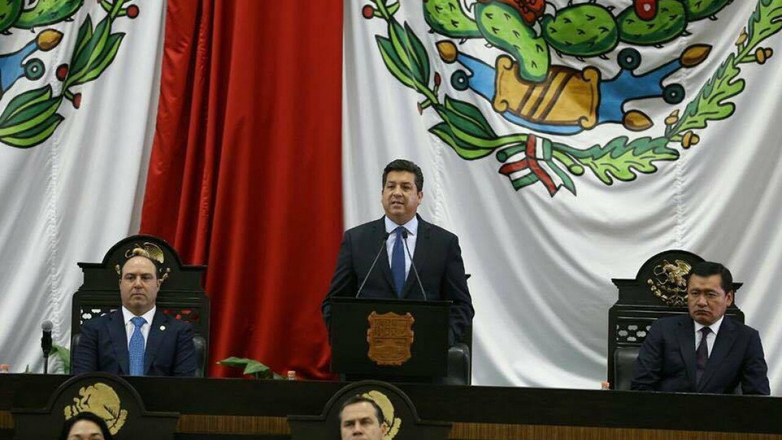 Asiste alcaldesa a informe del Gobernador