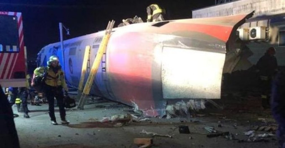 Al menos dos muertos y 30 heridos al descarrilar un tren de alta velocidad cerca de Milán 