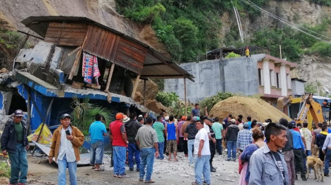 Derrumbe en Guatemala provoca la muerte de tres niñas