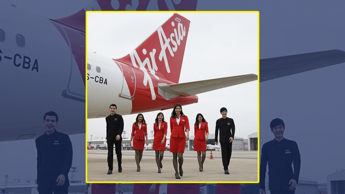 Aerolínea es acusada de vestir de forma provocativa a sus azafatas