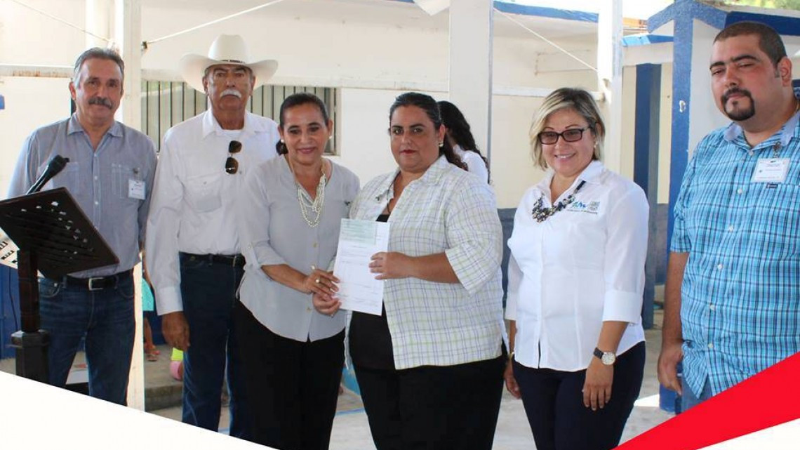 Entregan reconocimientos y medallas en primaria