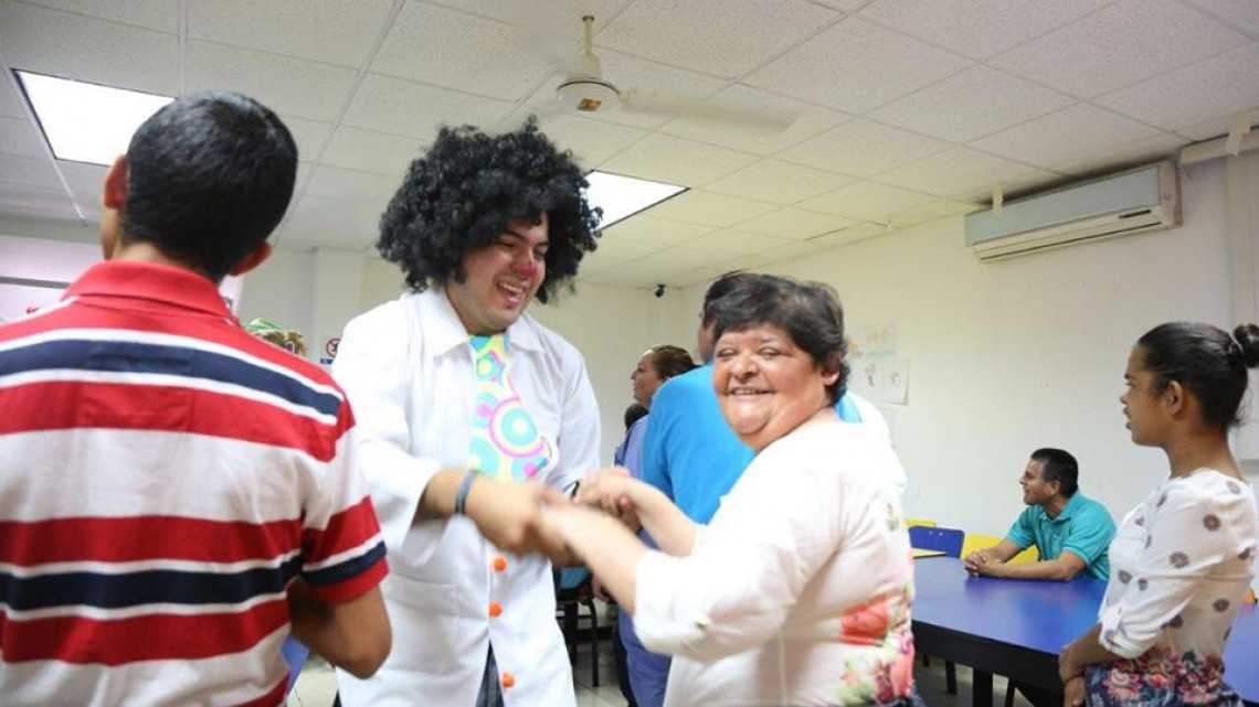 "Doctores de la Risa" visitan Casa Hogar San Antonio