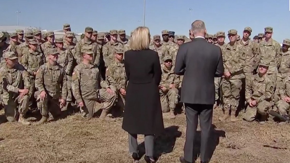 James Mattis visita a las tropas desplegadas en Texas