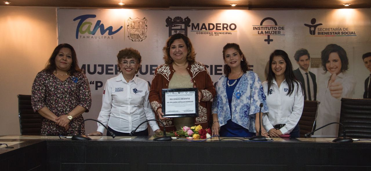 Ayuntamiento entrega reconocimiento a la Dra. Eva Laura Castilleja