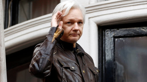 Julian Assange da positivo a COVID-19; Fue puesto en aislamiento en su celda
