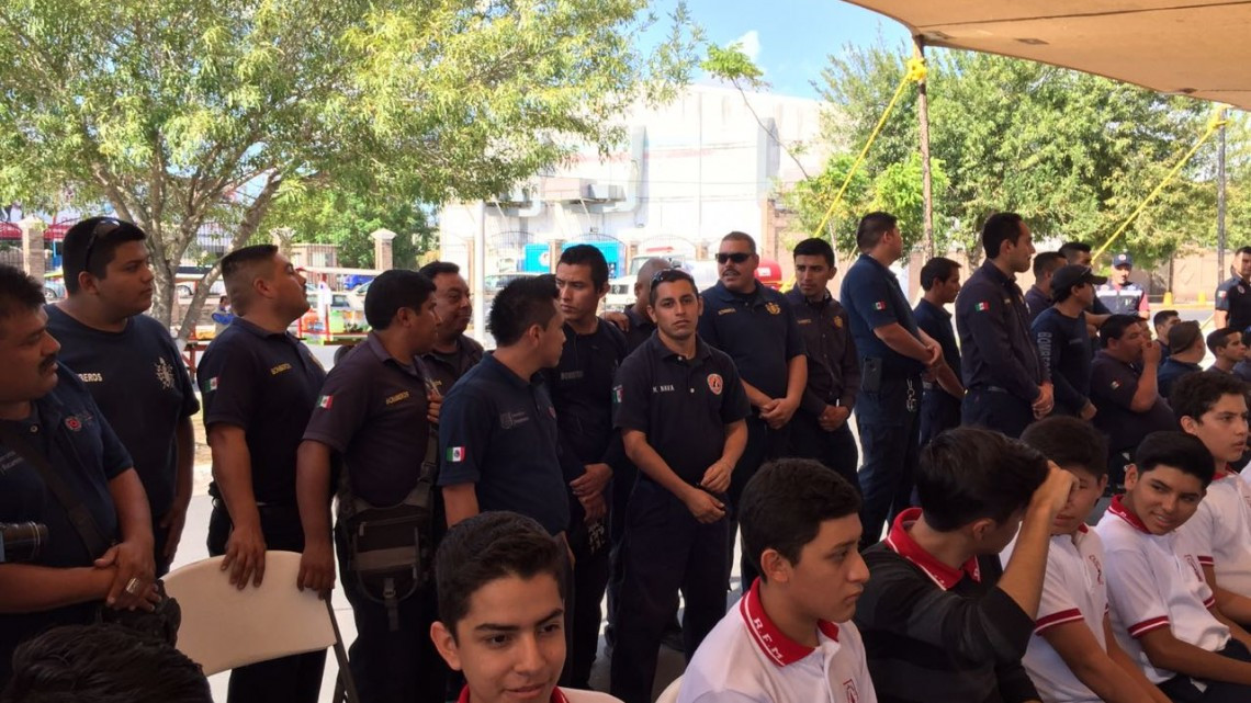 Celebran bomberos su día con exhibición en Matamoros