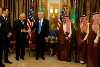 EU y Arabia firman acuerdo de venta de armas por 110 mdd 